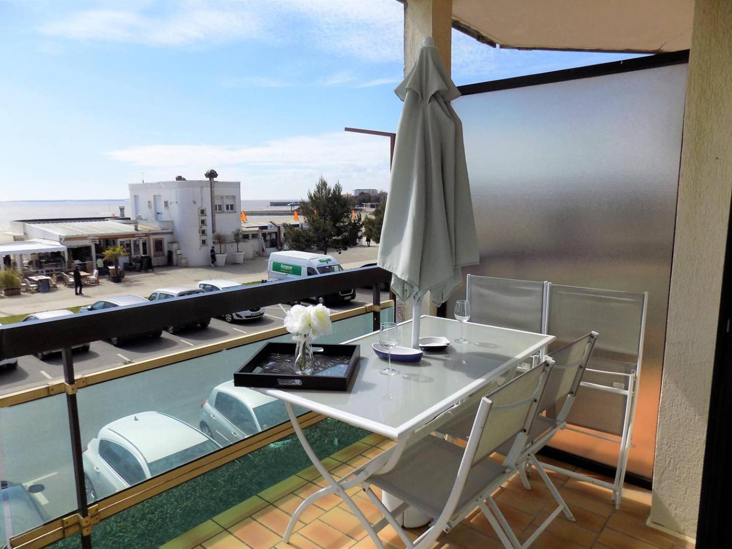 Saint Georges De Didonne - Pleine Vue Mer Pour Ce Studio Cabine Face A La Plage Екстер'єр фото